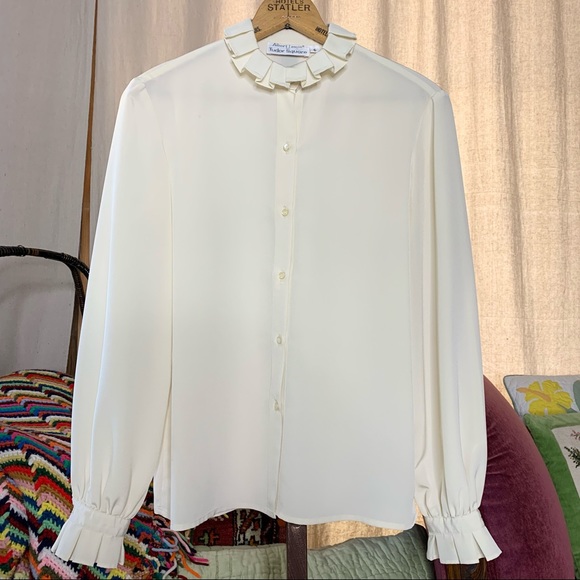 Vintage Ruffled Blouse - Picture 9 of 9